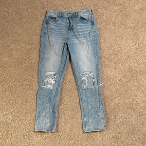 American eagle, ripped mom jeans, size 10, good condition